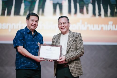 การประชุมบุคลากรประจำปี 2568 พร้อมพิธีส่งมอบตำแหน่ง อธิการบดีคนใหม่ ณ หอประชุมใหญ่ มหาวิทยาลัยราชภัฏเชียงราย