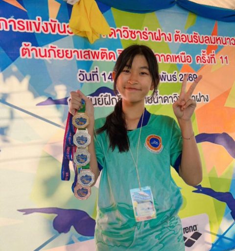 เด็กหญิงพรทิพย์ แก้วจันทร์ คว้าเหรียญรางวัลจากการแข่งขันว่ายน้ำ รวมทั้งสิ้น 9 เหรียญ