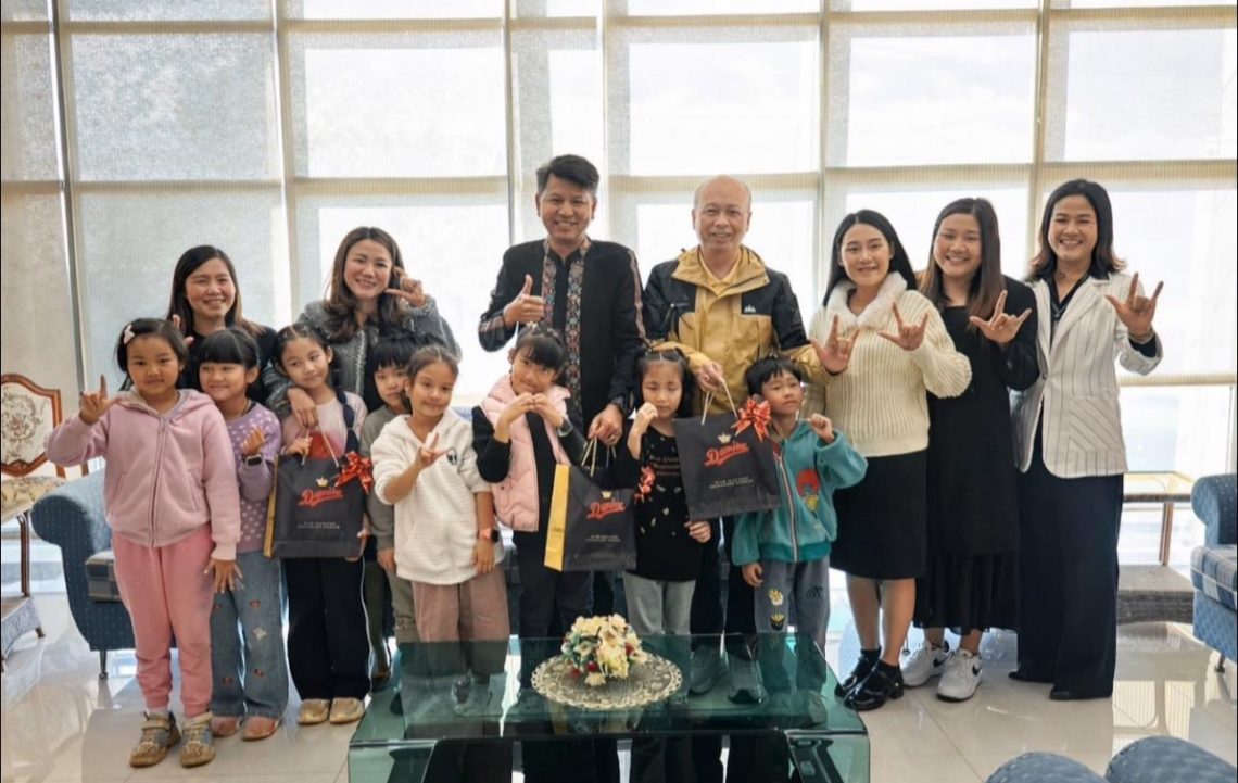 โรงเรียนสาธิตมรภ.เชียงราย อวยพรปีใหม่แด่ คณะผู้บริหารมหาวิทยาลัยราชภัฏเชียงราย